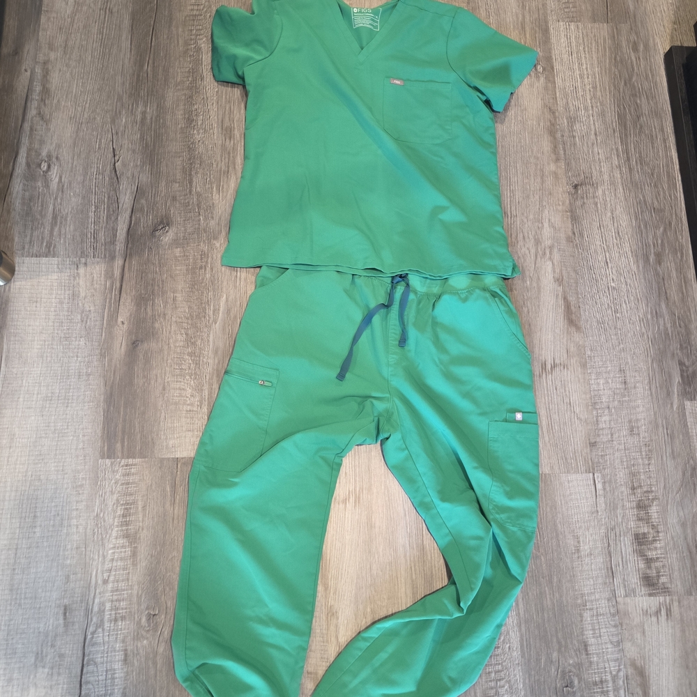 Figs Emerald Green Scrub Set